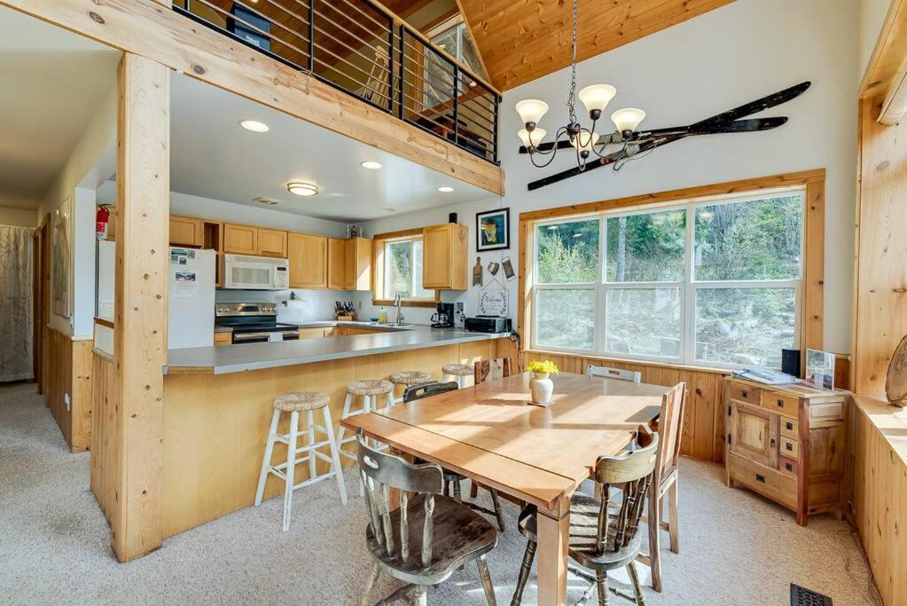 Hot Tub Cool Views: Roaring Creek Cabin Leavenworth Exterior photo