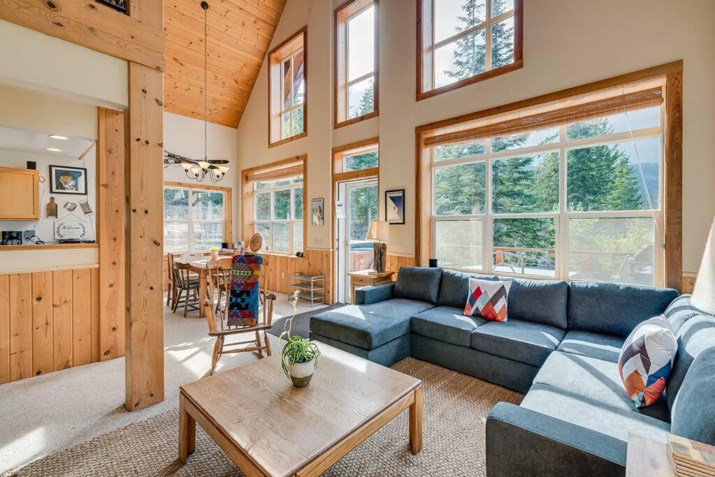 Hot Tub Cool Views: Roaring Creek Cabin Leavenworth Exterior photo