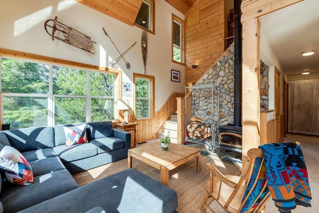 Hot Tub Cool Views: Roaring Creek Cabin Leavenworth Exterior photo