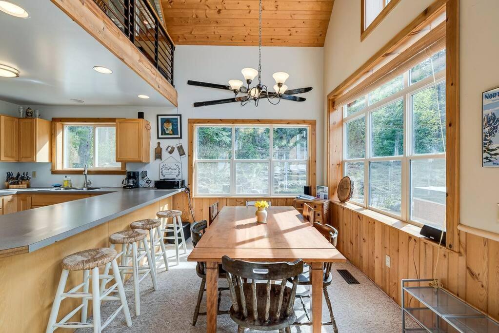Hot Tub Cool Views: Roaring Creek Cabin Leavenworth Exterior photo